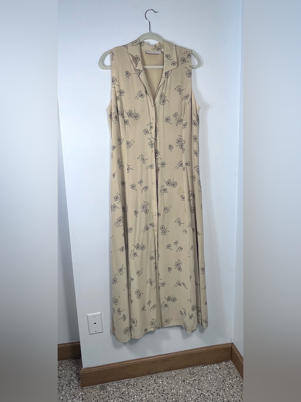 Liz Claiborne Sleeveless Button-Front Maxi Dress Beige with Black Floral